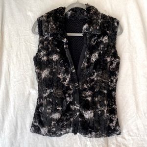 Excellent Condition! Like New Women’s Reversible Fuzzy Black Vest Size Small